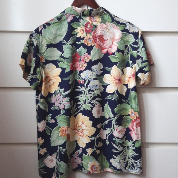 🌺LIZ CLAIBORNE Floral Button Top - Picture 3 of 9